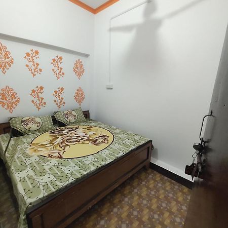 Awadh Guest House Ayodhya Extérieur photo